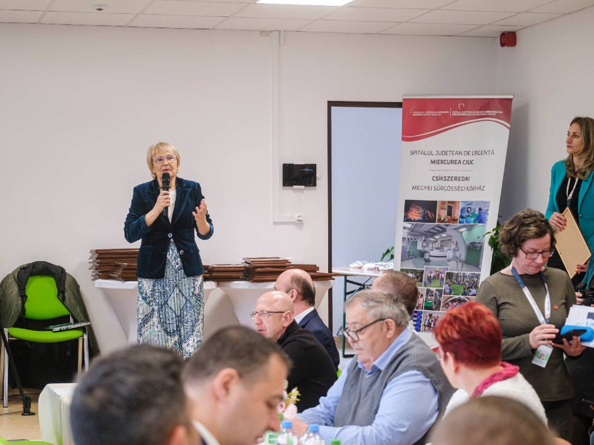 A Csíkszeredai Megyei Sürgősségi Kórházban ülésezett a megyei tanács, díjazták az egészségügyi dolgozókat