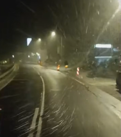 VIDEÓ – Lehavazott – Folyamatosan takarítják az utakat a Hargita és Kovászna megyei utakon