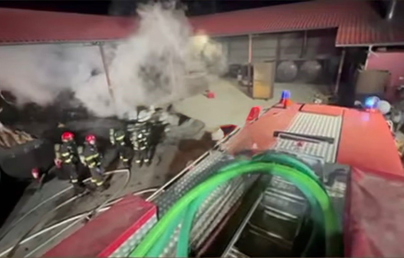 Tűz egy szénraktárban Balavásáron, gyorsan megfékezték a lángokat