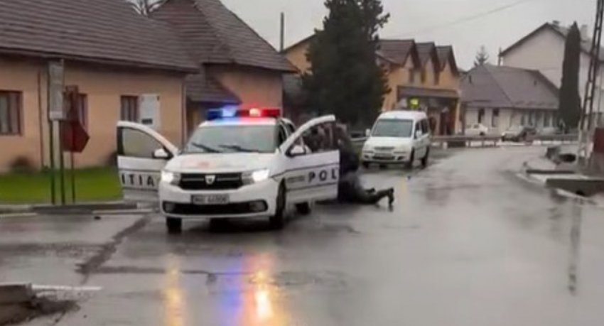 Fejszével támadt az emberekre és megrongálta a polgármesteri hivatalt egy férfi Kovászna megyében