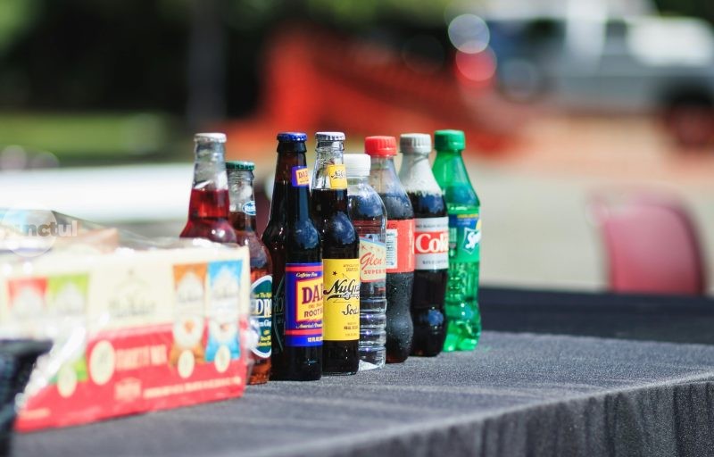 A romániaiak 38%-a nem fogyaszt alkoholt – a legtöbben mégis „beilleszkedésből” választanak 0,0%-os italokat