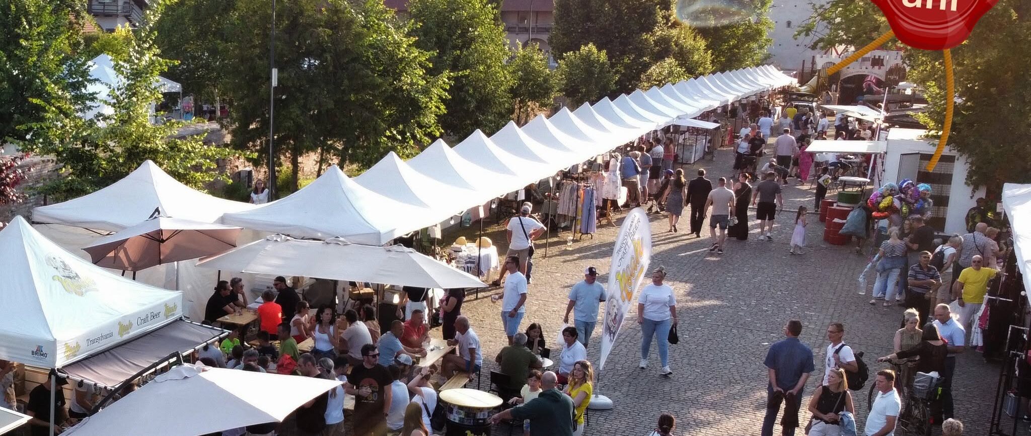 Piknikhangulat és nemzetközi ízek várják a látogatókat a marosvásárhelyi Vársétányon