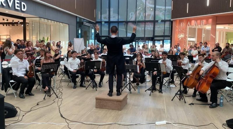 A kultúrát nem lehet kosárba tenni: Az orvosi egyetem zenekara a Shopping Cityben bizonyította, hogy vannak értékek, amelyek nem eladók